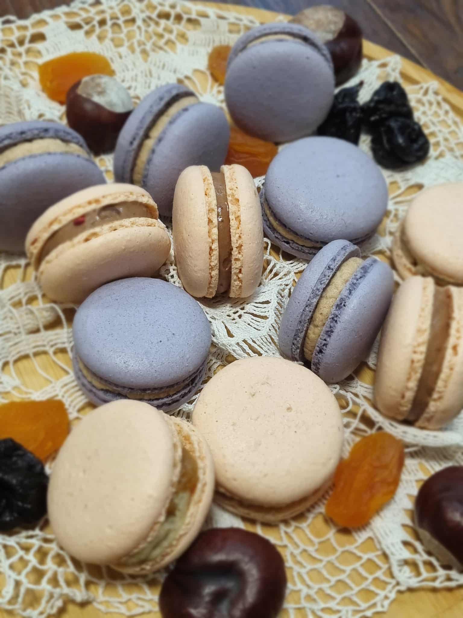 Válogatás színes Pitypang macaronokból